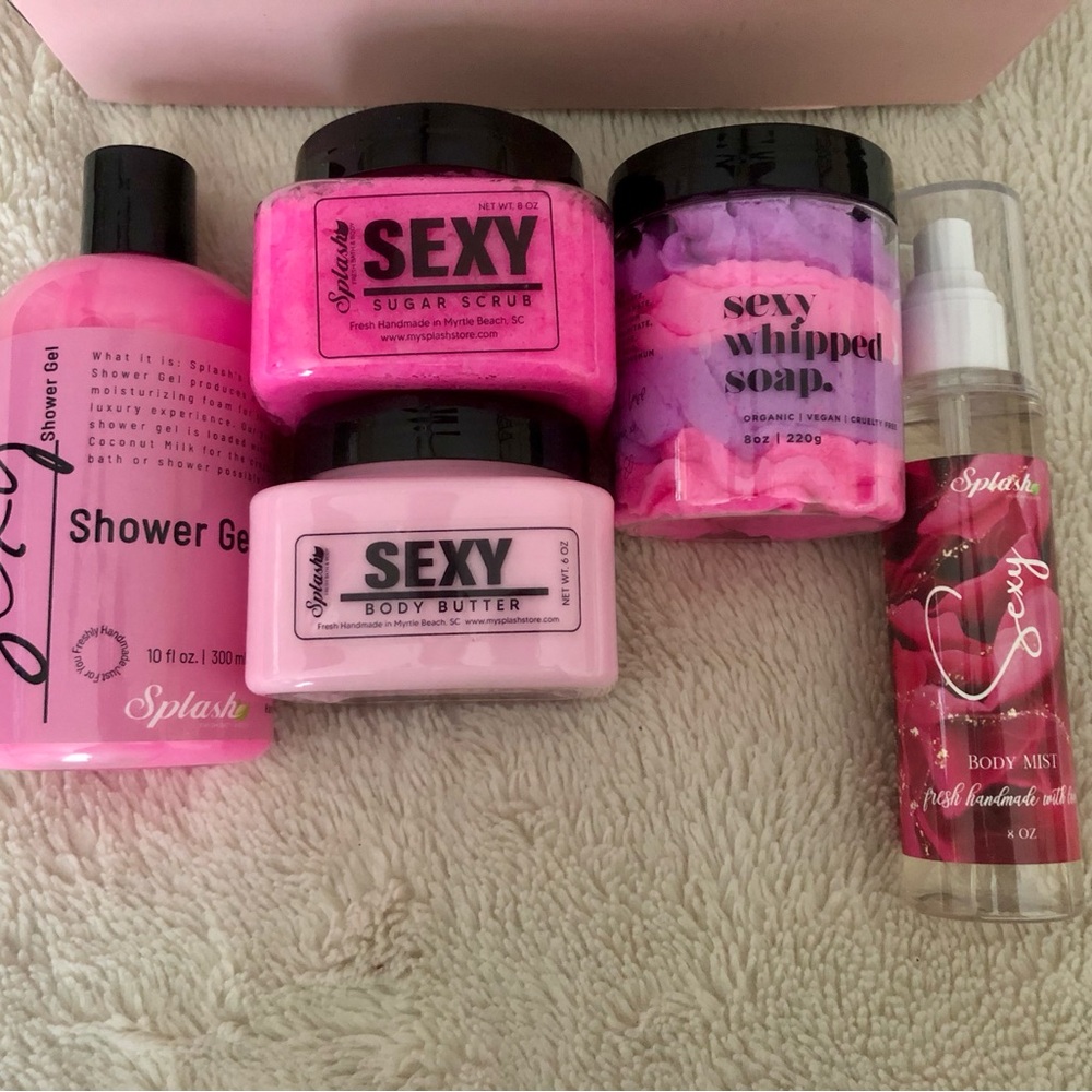 🩷🩷Splash gift set NIB, whipped soap/sugar scrub/Shower gel/Body butter/Body mist